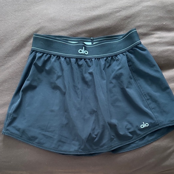 ALO Yoga Black Mini Skirt - Picture 1 of 3